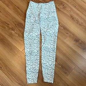 Old Navy Workout leggings with pockets